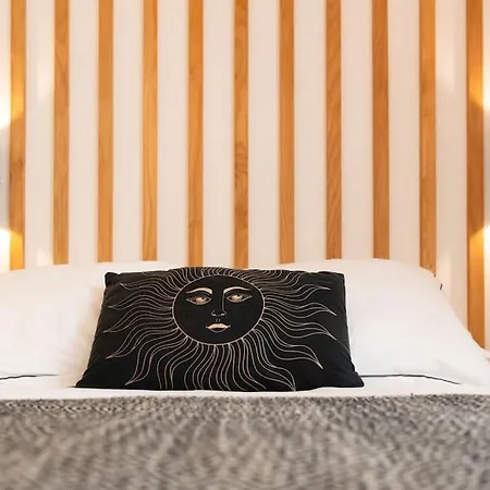 Elegant Divine Sun Quartier Canal St Martin Apartment